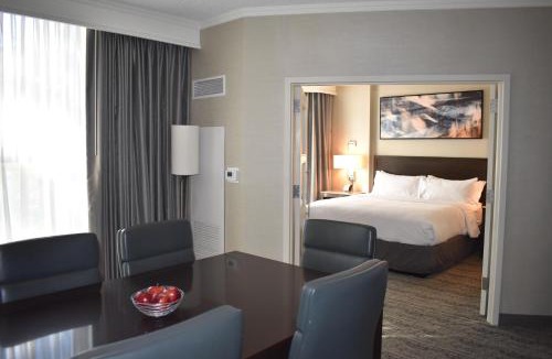 Rosemont Hotel | Chicago Marriott Suites O'Hare
