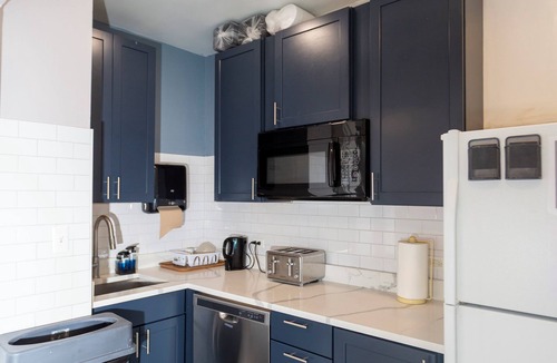 Greektown Hostel | Chicago Parthenon Hostel
