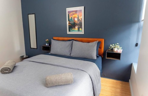 Greektown Hostel | Chicago Parthenon Hostel