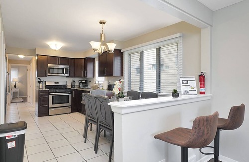 Clearing House | Chicago Rental - Narragansett