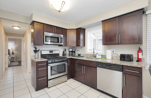 Clearing House | Chicago Rental - Narragansett