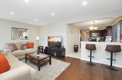 Clearing House | Chicago Rental - Narragansett