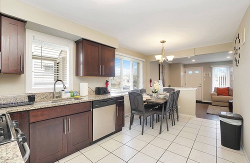 Clearing House | Chicago Rental - Narragansett