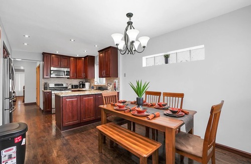 Clearing House | Chicago Rental - W 64th St