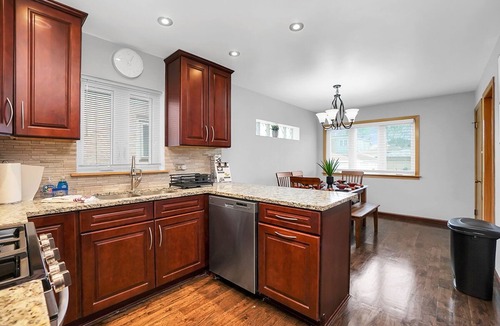 Clearing House | Chicago Rental - W 64th St