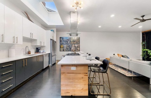 North Park House | Chicago Riverhouse with private fenced in oasis