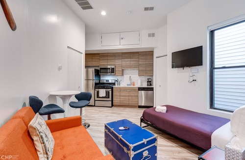 River West Apartment | Chicago Second Floor Studio by 747 Lofts