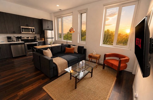 Near South Side Hotel | Chicago South Side 4BR/2BA Retreat Near McCormick