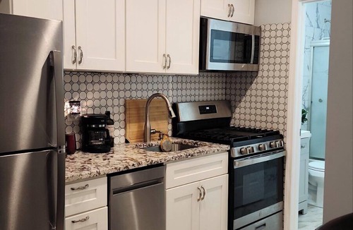 Rogers Park Apartment | Chicago Summer Festival Home · Lake Michigan Beach + Easy Downtown Transit