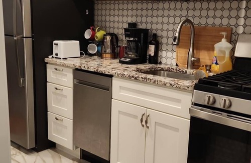 Rogers Park Apartment | Chicago Summer Festival Home · Lake Michigan Beach + Easy Downtown Transit