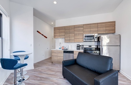 River West Apartment | Chicago Third Floor Studio by 747 Lofts