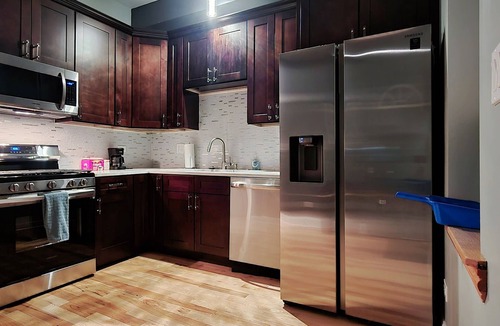 East Garfield Park Apartment | 🌃 Chicago Vrbo Newly Remodeled 2-Unit Apartment! 😍