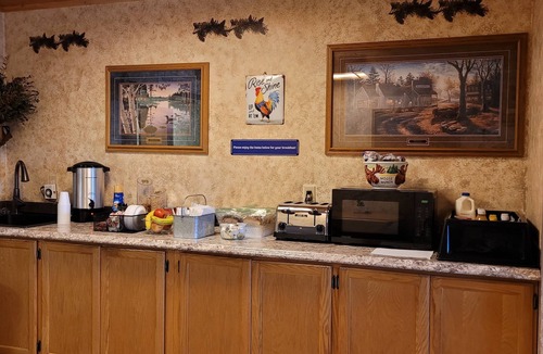 Gaastra Hotel | Chicaugon Lake Inn