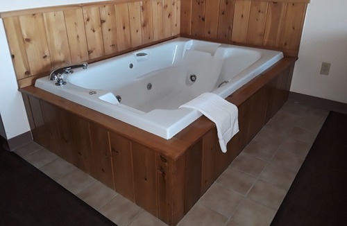 Gaastra Hotel | Chicaugon Lake Inn