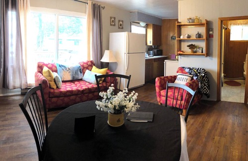 Lavigne Cottage | Chickadee #3 Graceland Cottages