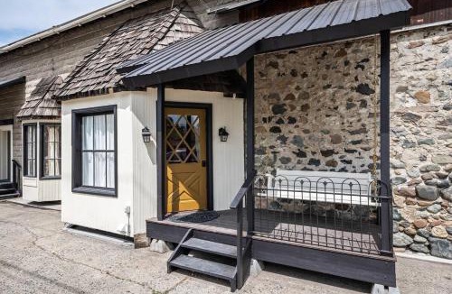 Cashmere Apartment | Chickadee Suite