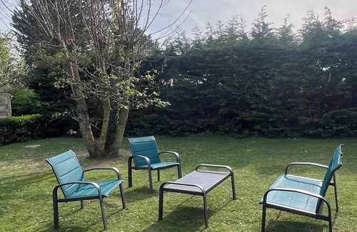 Bretteville-sur-Ay House | Chickadees