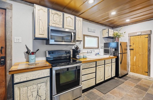 Stonehouse House | Chickahominy Riverside Guest Home 30 Minutes to Williamsburg!