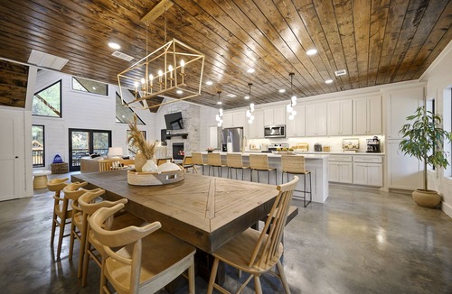 Hochatown Cabin | Chicken and Waffles Cabin Retreat w Hot Tub, Fire Pit , Fireplace & Deer Watch