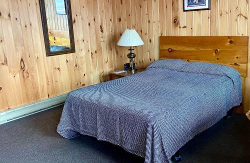 Algoma District Hotel | Chicken Shack Motel