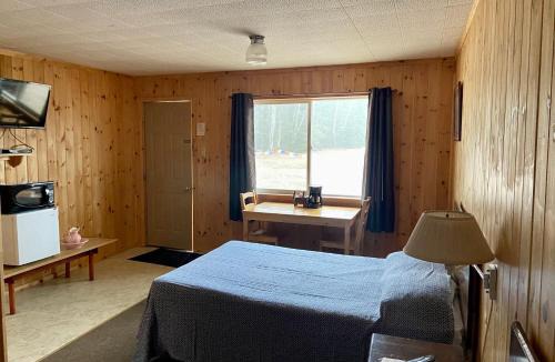Algoma District Hotel | Chicken Shack Motel