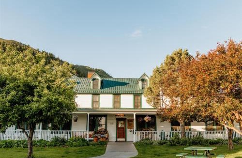 Pray Cabin | Chico Hot Springs Resort
