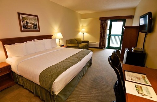 Henlawson Hotel | Chief Logan Lodge