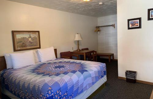 Custer Hotel | Chief Motel