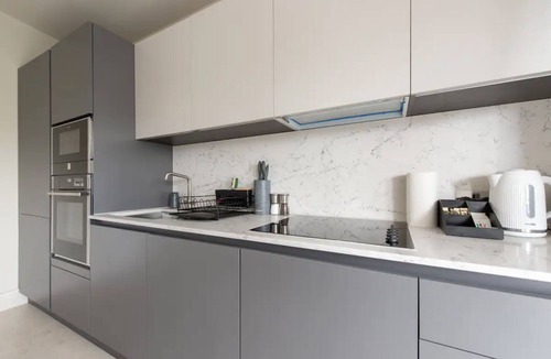 Chigwell Apartment | Chigwell 1BR + Study Escapen