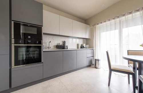 Chigwell Apartment | Chigwell 1BR + Study Escapen