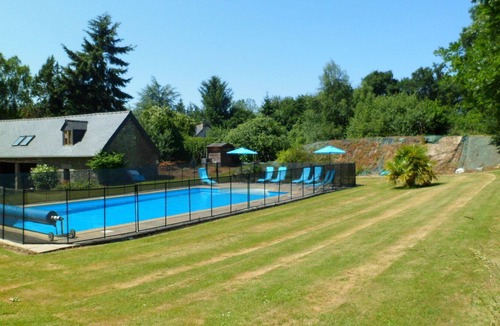 Saint-Nicolas-du-Pelem House | Child friendly house with pool , WIFI