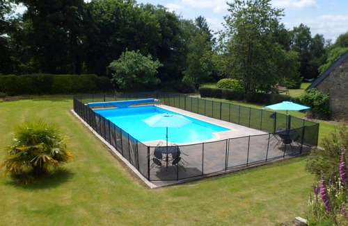 Saint-Nicolas-du-Pelem House | Child friendly house with pool , WIFI