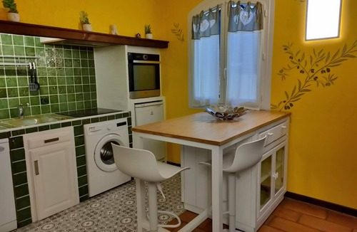 Bagnols-en-Foret House | Child-friendly holiday home with pool