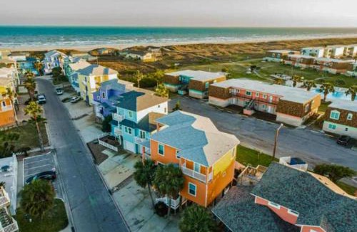 Sand Point House | Chili Petin