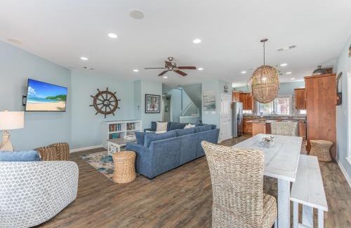 Sand Point House | Chili Petin