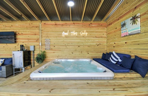 Northside House | Chill House, Private and Relaxing House with Hot Tub Spa and Games