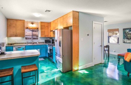 Cherrywood Apartment | Chill in Cherrywood close to UT, Downtown, Restaurants