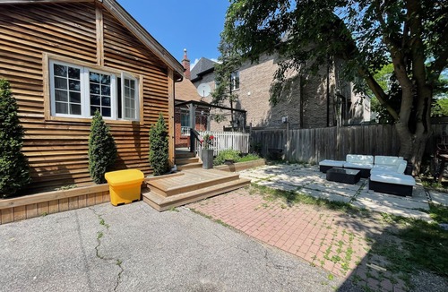 Newtonbrook House | Chill in the city