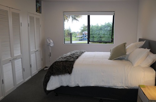 Waikanae Apartment | Chill on Trigg