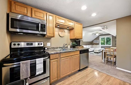 Maple Lake Apartment | Chill Zone Deluxe