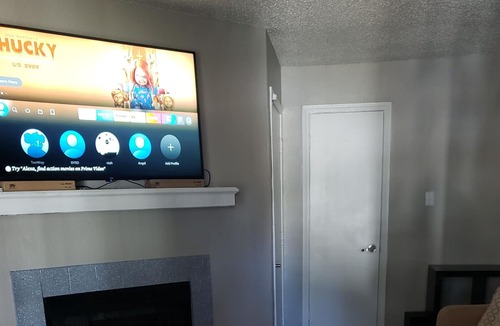 DeSoto Apartment | Chillaxed 2bdrm w/ fireplace close to downtown dallas