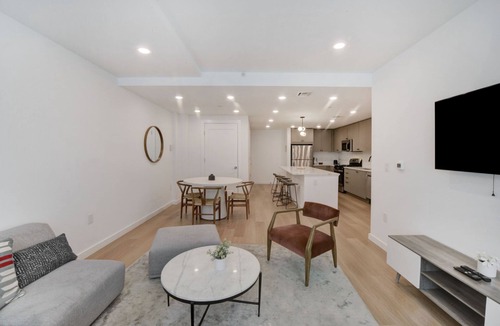 Hoboken Apartment | ChillHouse Sunny 2BR Flat Roof Deck mins to NYC