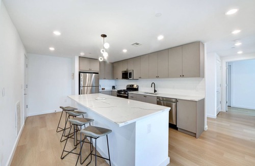 Hoboken Apartment | ChillHouse Sunny 2BR Flat Roof Deck mins to NYC