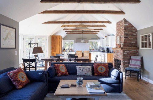 Menemsha House | Chilmark Home, AC, WiFi, Pet friendly, 2 Tennis ct