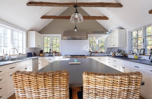 Menemsha House | Chilmark Home, AC, WiFi, Pet friendly, 2 Tennis ct
