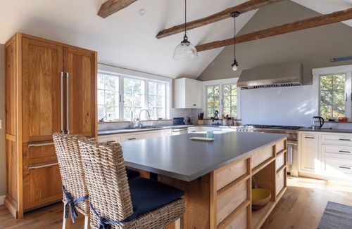 Menemsha House | Chilmark Home, AC, WiFi, Pet friendly, 2 Tennis ct