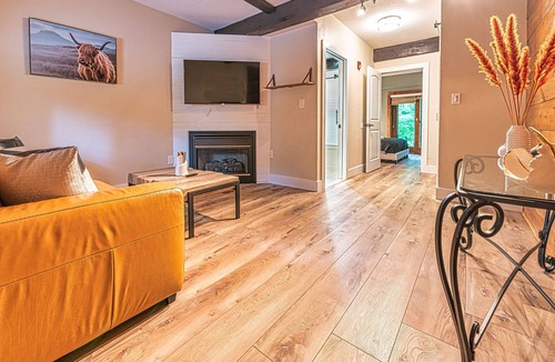 Lambertville House | Chimney Hill - 02) First-Floor Suite 2