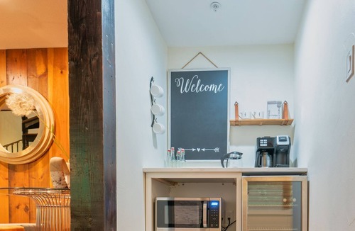 Lambertville House | Chimney Hill - 04) Second Floor Suite 4