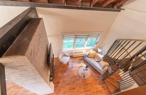 Lambertville House | Chimney Hill - 04) Second Floor Suite 4