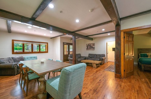 Lambertville House | Chimney Hill - 05) Conf Suite